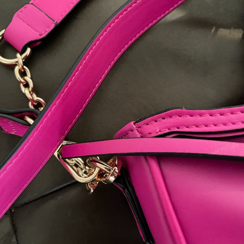 FIRM. Vintage ALDO Crossbody Shoulder Purse, Gorgeous Fuchsia & Gold. - Picture 10 of 13